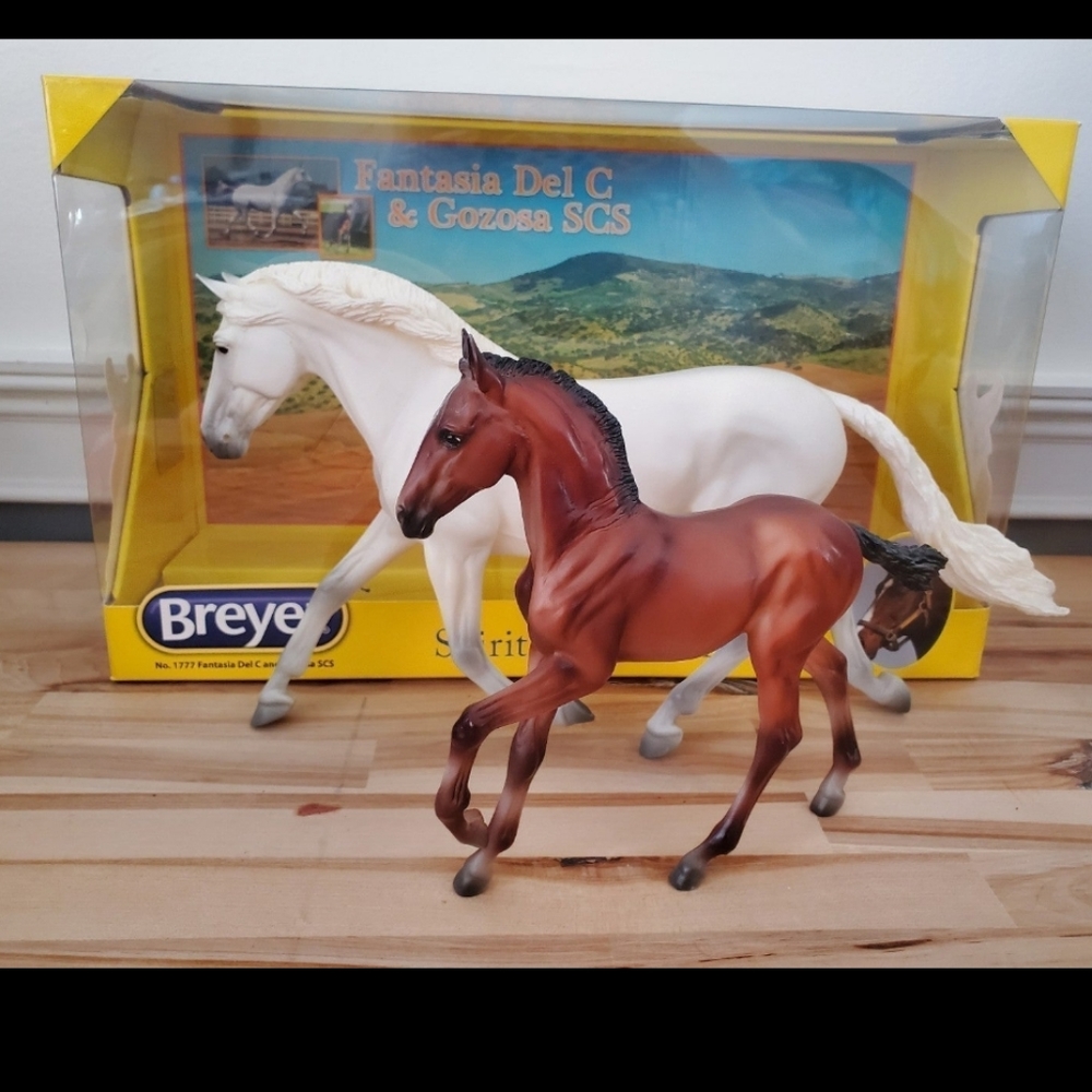 Breyer Fantasia Del C and Gozosa traditional horses bay and grey with box